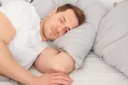 Ioga de alta intensidade é o melhor exercício para dormir bem, diz estudo