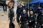 Israel ataca alvos militares no Irã em resposta a mísseis iranianos