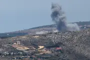 Israel ataca Líbano e negociações EUA-Irã são adiadas