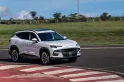 Jetour S06 Premium: SUV híbrido plug-in que joga pelo resultado