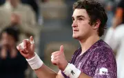 João Fonseca se despede de Roland Garros, mas celebra evolução no ranking