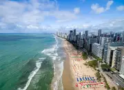 Jovem perde perna em segundo ataque de tubarão em 24h em Pernambuco