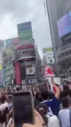 Loucura organizada: Japoneses festejam no cruzamento de Shibuya após goleada na Copa