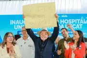 Lula e Flávio Bolsonaro travam guerra pelo Pix