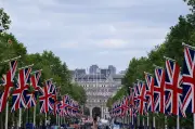 Manifestantes em Londres pedem reintegração à UE 10 anos após Brexit