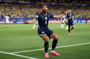 Matheus Cunha quebra jejum de dois anos com dois gols pela seleção