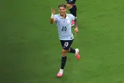 Maxi Araújo homenageia Suárez com gesto em gol contra Cabo Verde