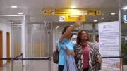 Mãe de Vozinha viaja para EUA em busca de reencontro