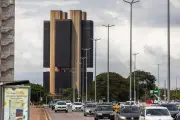 Mercado eleva projeção da Selic para 14% e inflação supera meta