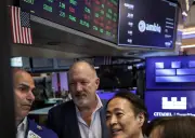 Mercados futuros dos EUA sobem com IA; petróleo dispara 3%