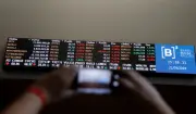 Mercados: Ibovespa cai, XP vê 205 mil pts; bets, Israel, vacina