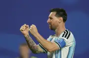 Messi brilha com hat-trick e iguala recorde de Klose em Copas