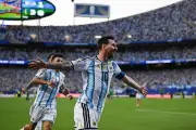 Messi faz hat-trick, iguala Klose e fica a um gol do recorde em Copas