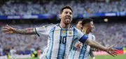 Messi iguala Klose como maior artilheiro em Copas com hat-trick