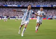 Messi supera Pelé e lidera participações em gols na história das Copas