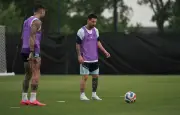 Messi treina com bola e se aproxima de retorno na Copa do Mundo 2026