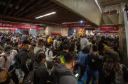 Metroviários suspendem greve em SP; linhas voltam ao normal