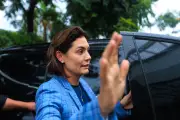 Michelle impõe condição a filhos de Bolsonaro para apoiar campanha de Flávio