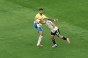 Momento trapalhões: web reage a início de jogo de Paquetá com bolada