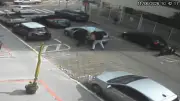 Motorista é arrastado de carro conversível em Vitória