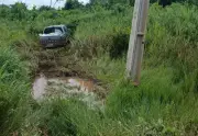 Motorista foge sem socorrer motociclista e perde controle em Rorainópolis
