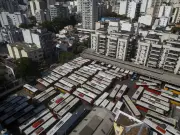 Motoristas de ônibus do Rio entram em greve; Justiça determina 50% da frota