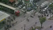 Mulher morre atropelada por carreta na Imbiribeira, Zona Sul do Recife