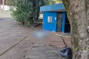 Mulher é morta a facadas em praça de Itápolis; suspeito preso