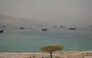 Navios iranianos cruzam Estreito de Ormuz após EUA suspenderem bloqueio