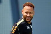 Neymar treina com bola em Nova Jérsei e pode estrear contra Escócia
