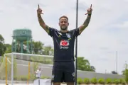 Neymar volta à seleção, mas presença contra Escócia é dúvida