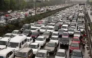 Nova Délhi oferece US$ 1.000 para trocar carro antigo por elétrico