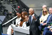 Obama inaugura centro presidencial em Chicago com estrelas e sem Trump