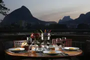 Onde comer fondue no Rio: roteiro para aproveitar o frio na cidade