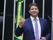 ONG de filme sobre Bolsonaro contrata advogado de deputado com verba pública de SP