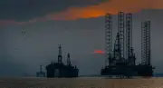 Opep+ aprova novo aumento na produção de petróleo em meio à crise no Oriente Médio