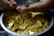 Ouro cai 3,2% com Fed hawkish e acordo EUA-Irã