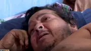 Paciente obeso e acamado aguarda atendimento médico em Cuiabá