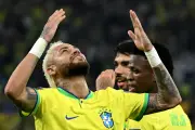 Paixão à Prova: Brasileiros e o Amor Inabalável pelo Futebol