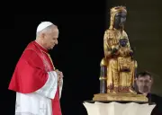 Papa Leão XIV abençoa Sagrada Família e defende migrantes na Espanha