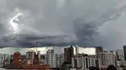 Paraná tem 3º dia de frio intenso e se prepara para tempestades e ciclone