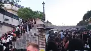 Paris atinge 43°C e Rio Sena lota em onda de calor histórica na França