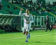 Paysandu perde liderança da Série C após derrota de virada para Figueirense