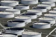 Petróleo fecha em queda de quase 10% na semana e Brent volta a níveis pré-guerra