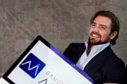 PF planeja colocar dono do Banco Master na lista prateada da Interpol