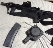 PF prende no Complexo da Maré suspeito de fornecer armas ao CV