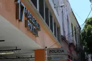 Polícia Civil intercepta ônibus com 2 mil camisas falsificadas da seleção
