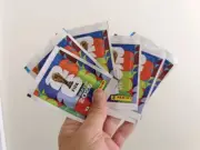 Por que adultos insistem em controlar a troca de figurinhas da Copa?
