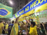 Primeiro jogo do Brasil na Copa impulsiona bares e carnes no Rio