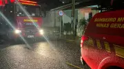 Raio provoca curto-circuito e incêndio destrói casa em condomínio de Uberlândia